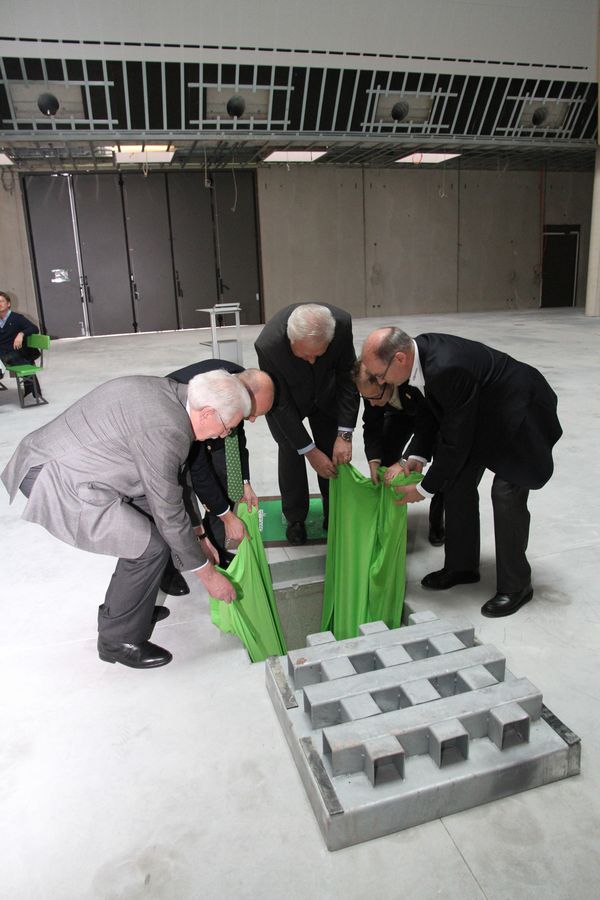 Grundsteinlegung der neuen SENNEBOGEN Akademie mit Museum